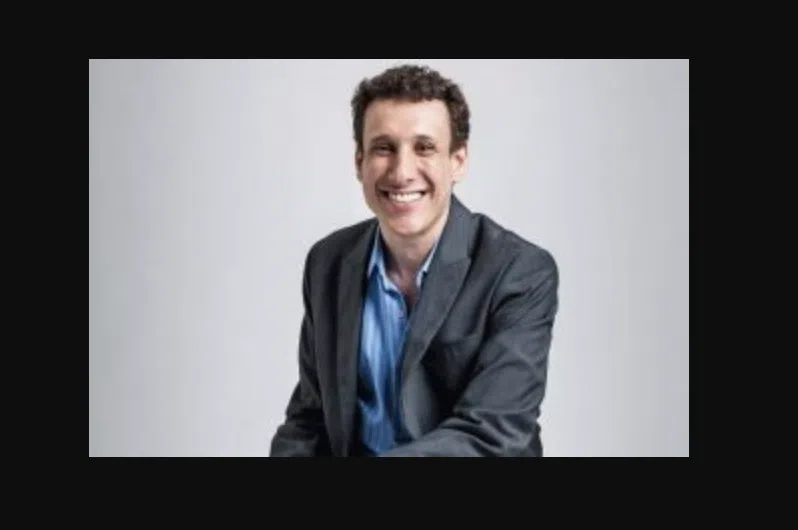 Foto oficial de Samy Dana
